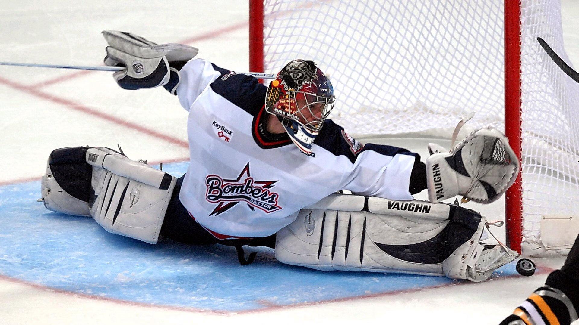 杏彩体育官网|冰球联赛激战正酣，豪门对决引爆球迷热情，新秀崛