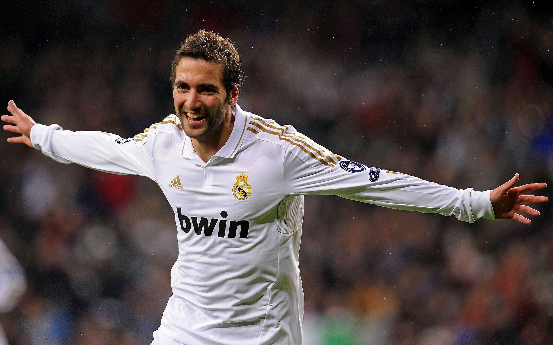 天才新星上演帽子戏法，助球队豪取三连胜