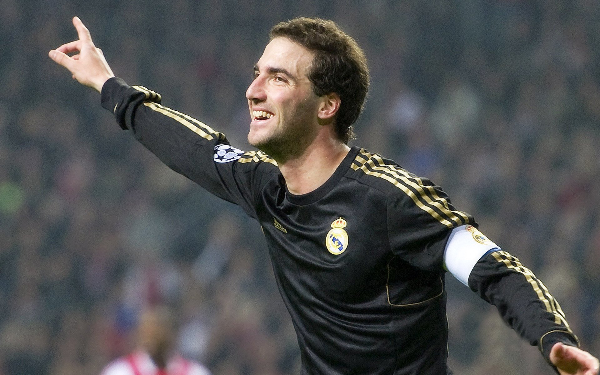 转会市场风云再起，豪门争夺战与新兴势力崛起